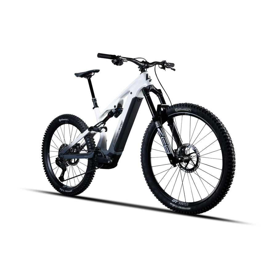 Overvolt AM CF 10.8 2026 | Vista 3/4 oficial
